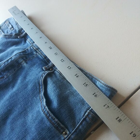 Logo by Lori Goldstein women's size 12P Taper Capri Jeans - Picture 9 of 16